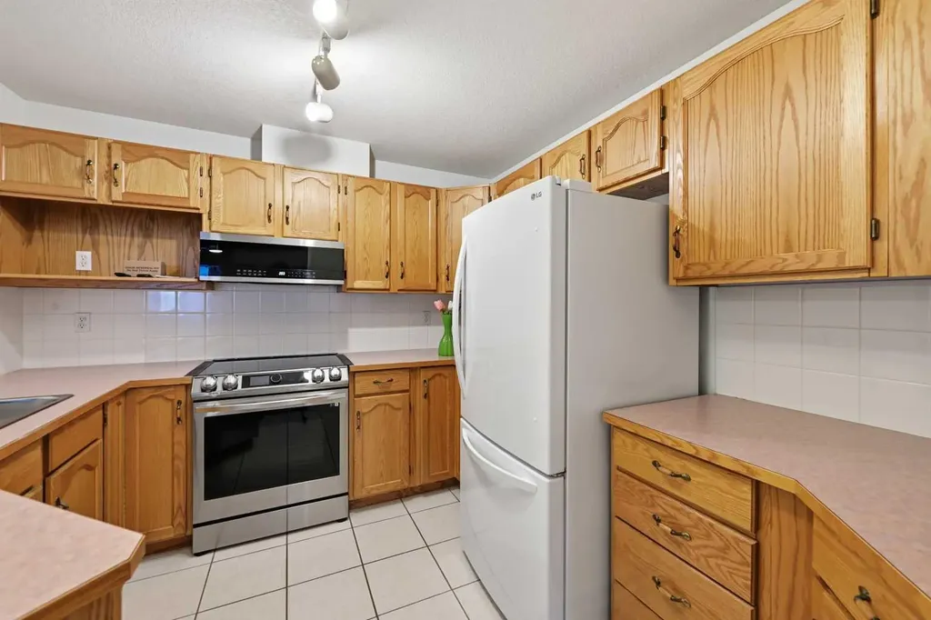 165 Manora Place NE Calgary AB T2A 7X5