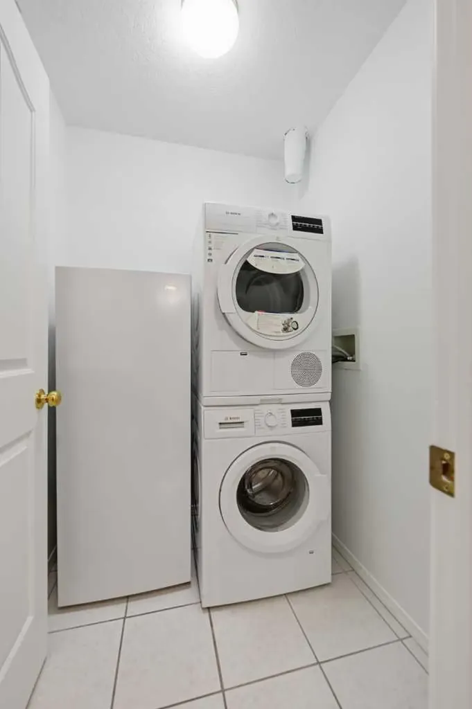 165 Manora Place NE Calgary AB T2A 7X5
