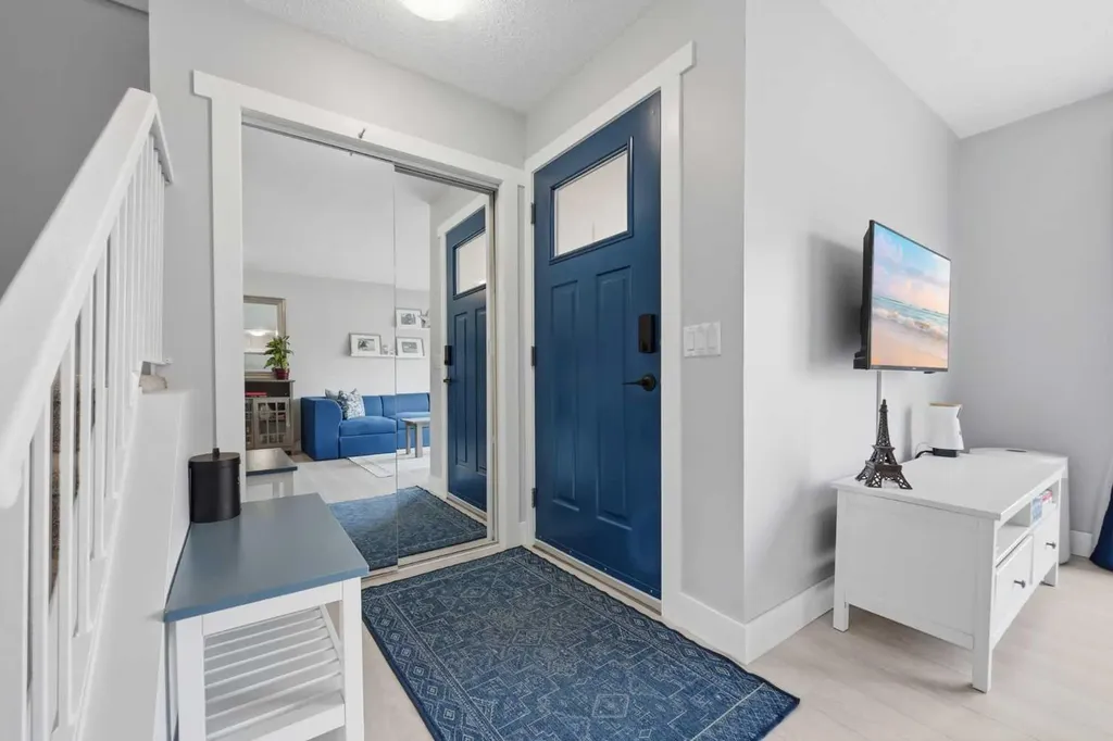 160 Silvergrove Hill NW Calgary AB T3B 4Z5