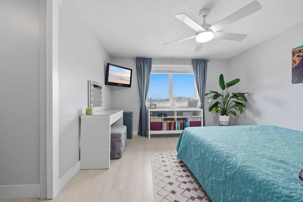 160 Silvergrove Hill NW Calgary AB T3B 4Z5