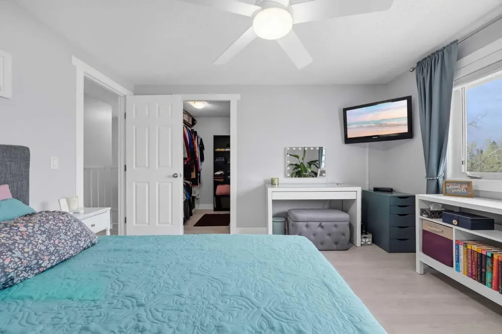 160 Silvergrove Hill NW Calgary AB T3B 4Z5