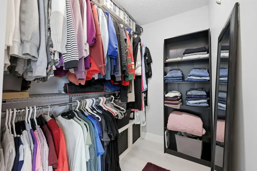 160 Silvergrove Hill NW Calgary AB T3B 4Z5