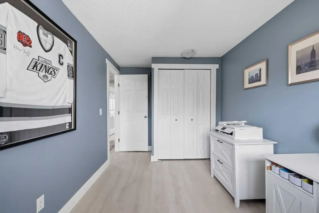 160 Silvergrove Hill NW Calgary AB T3B 4Z5