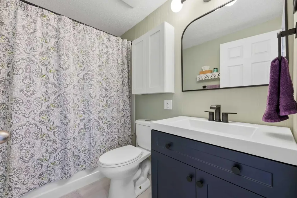 160 Silvergrove Hill NW Calgary AB T3B 4Z5