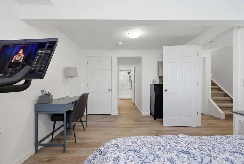 160 Silvergrove Hill NW Calgary AB T3B 4Z5
