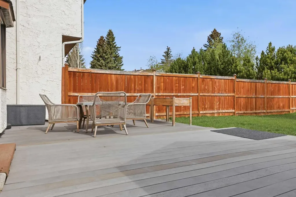 160 Silvergrove Hill NW Calgary AB T3B 4Z5