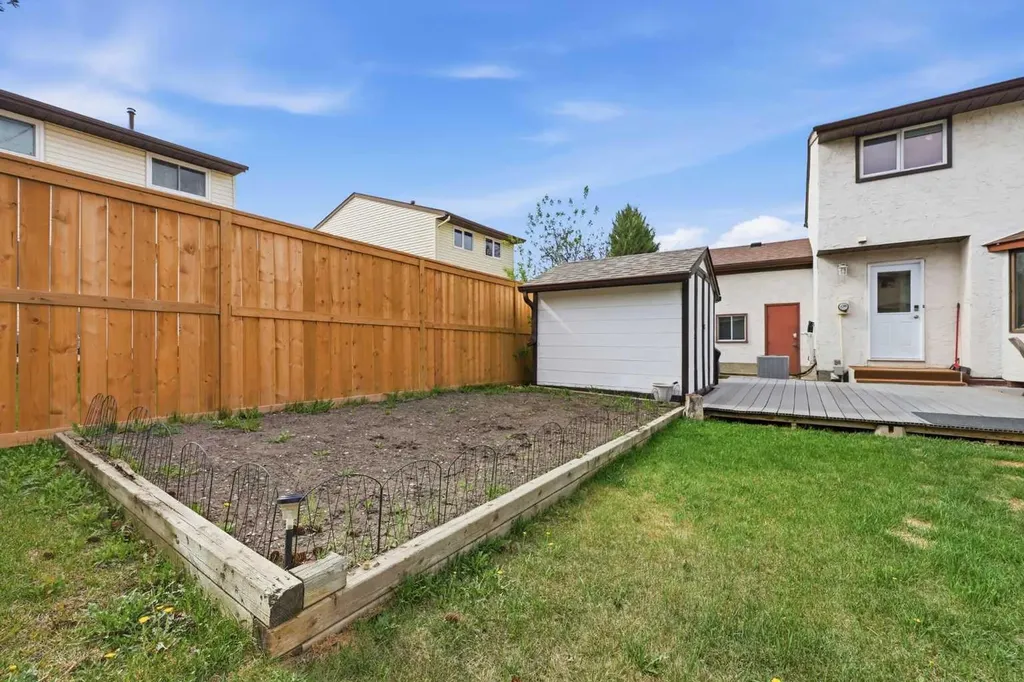 160 Silvergrove Hill NW Calgary AB T3B 4Z5