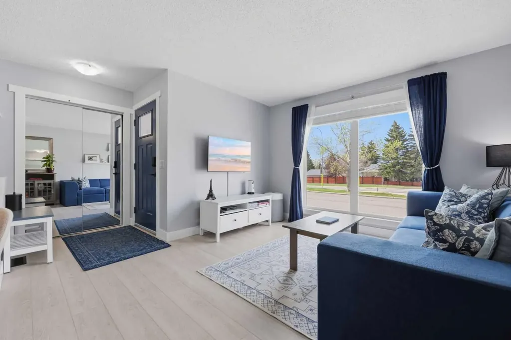 160 Silvergrove Hill NW Calgary AB T3B 4Z5