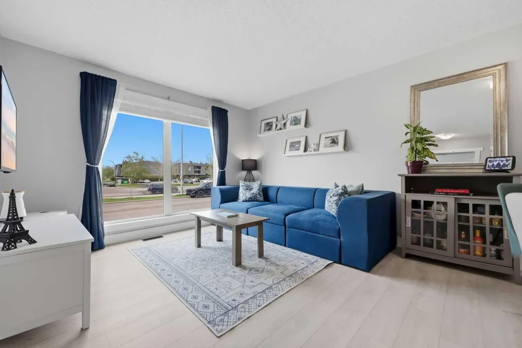 160 Silvergrove Hill NW Calgary AB T3B 4Z5