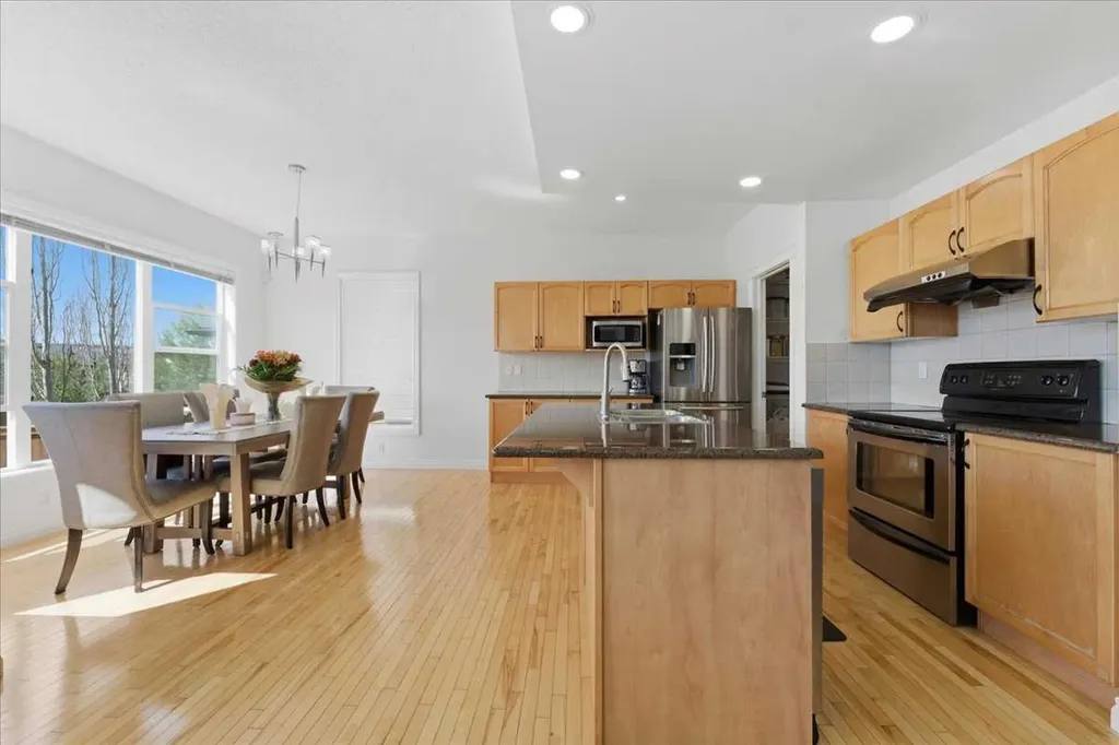 305 Evanston View NW Calgary AB T3P 1G2