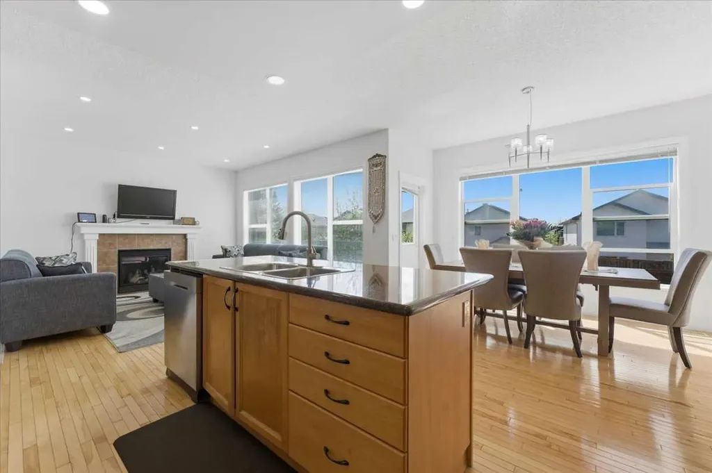 305 Evanston View NW Calgary AB T3P 1G2