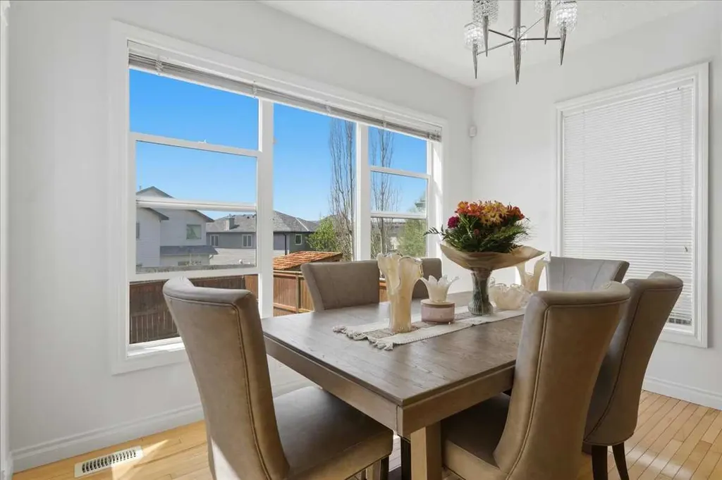 305 Evanston View NW Calgary AB T3P 1G2