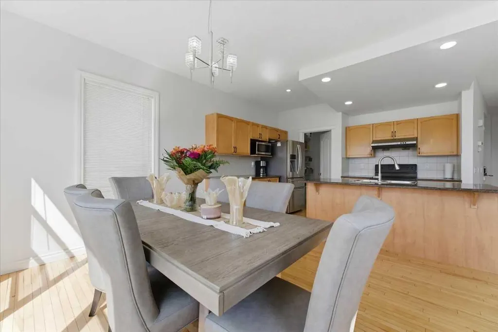 305 Evanston View NW Calgary AB T3P 1G2
