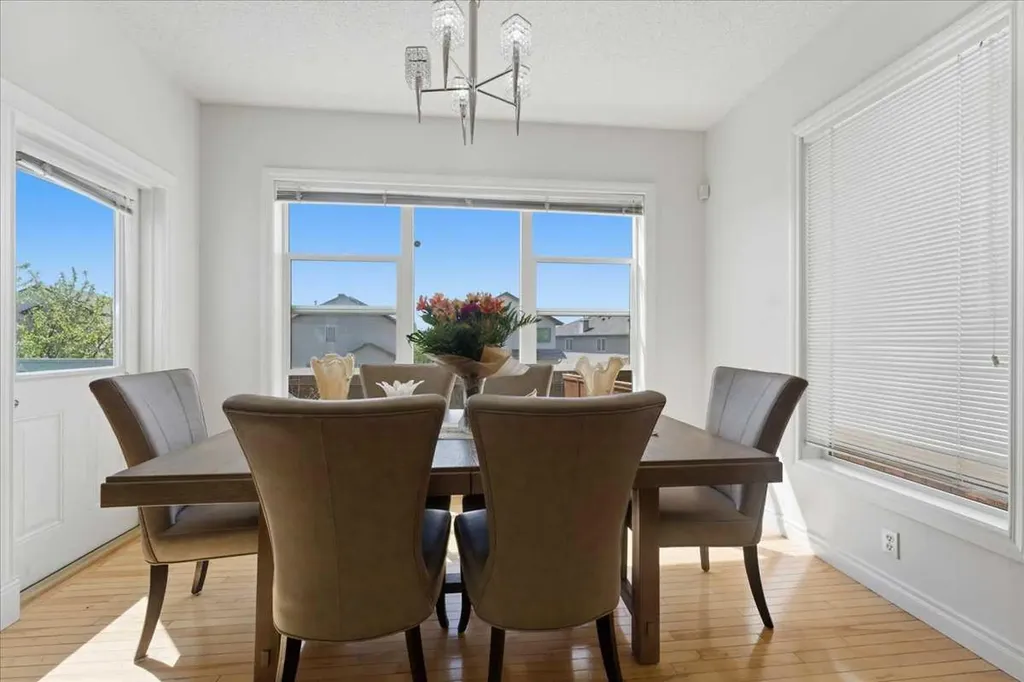 305 Evanston View NW Calgary AB T3P 1G2