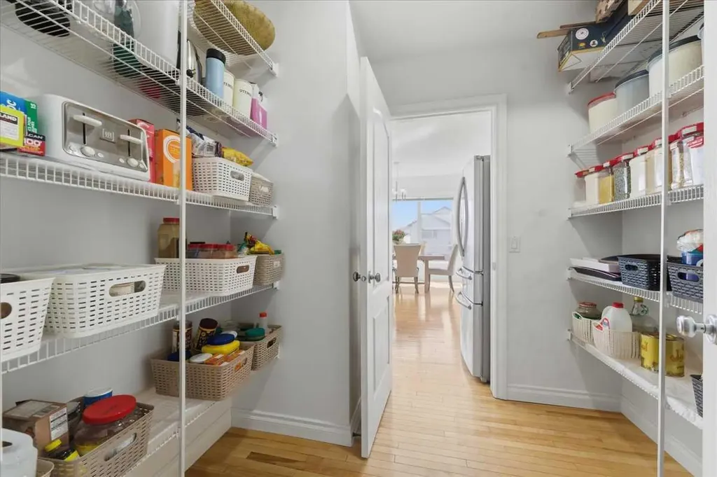 305 Evanston View NW Calgary AB T3P 1G2