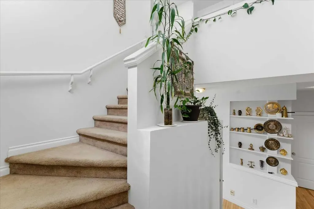 305 Evanston View NW Calgary AB T3P 1G2