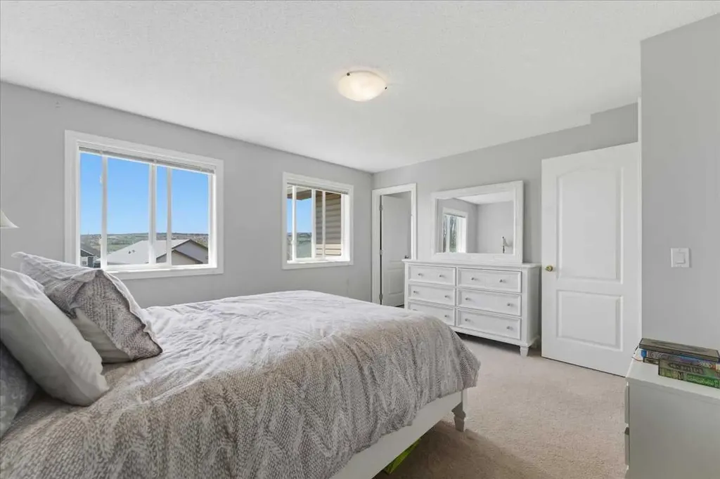 305 Evanston View NW Calgary AB T3P 1G2