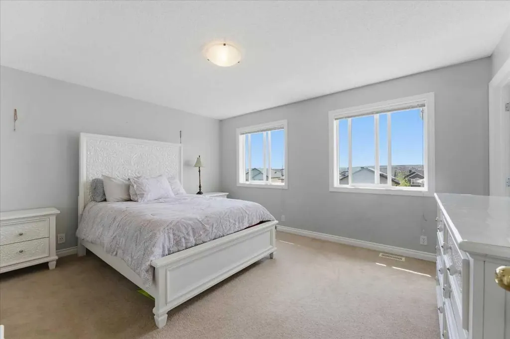 305 Evanston View NW Calgary AB T3P 1G2