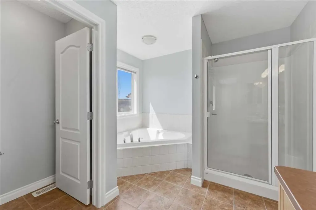 305 Evanston View NW Calgary AB T3P 1G2