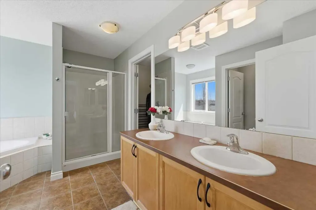 305 Evanston View NW Calgary AB T3P 1G2
