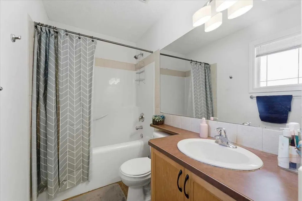 305 Evanston View NW Calgary AB T3P 1G2