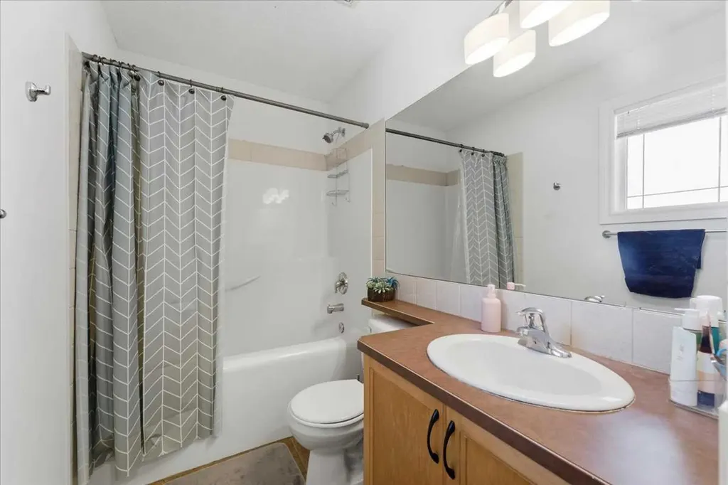305 Evanston View NW Calgary AB T3P 1G2