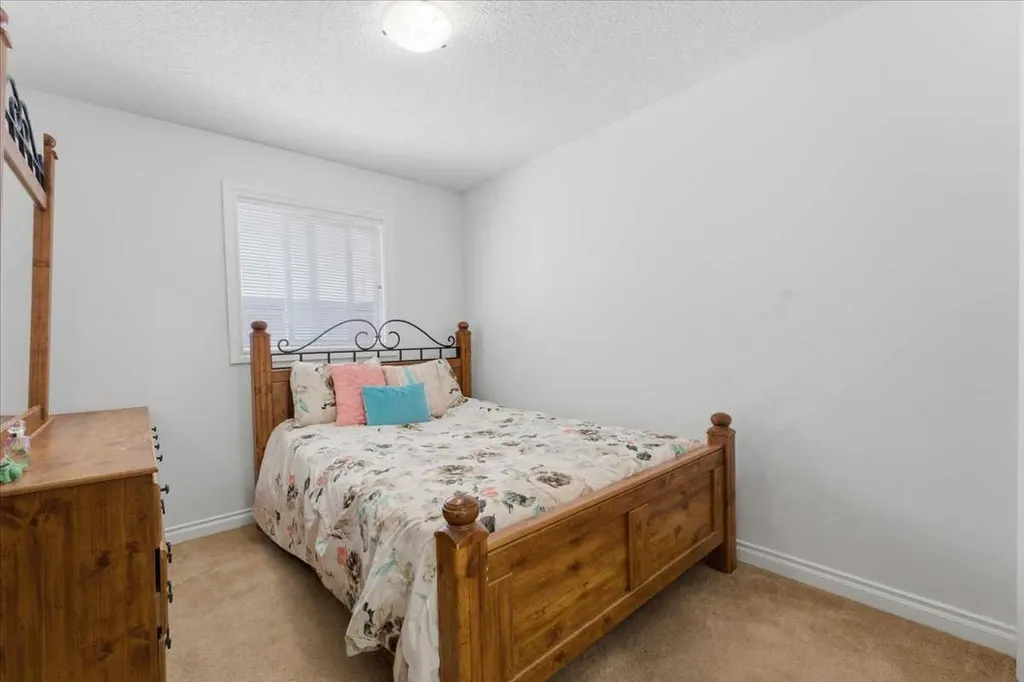 305 Evanston View NW Calgary AB T3P 1G2