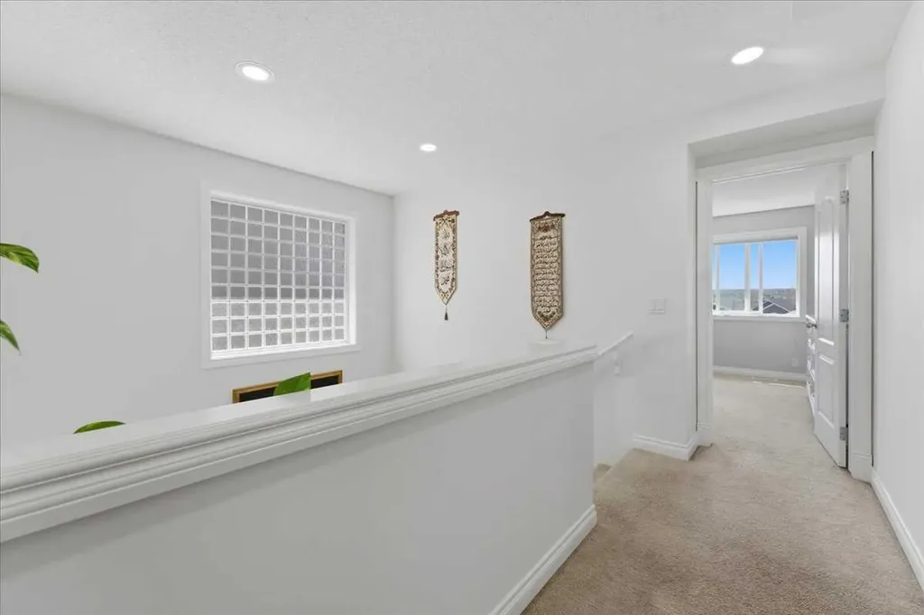 305 Evanston View NW Calgary AB T3P 1G2