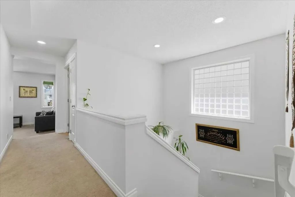 305 Evanston View NW Calgary AB T3P 1G2