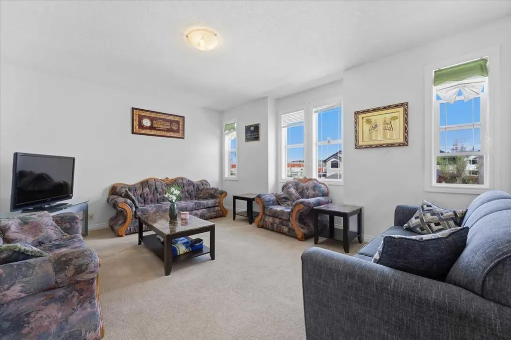305 Evanston View NW Calgary AB T3P 1G2