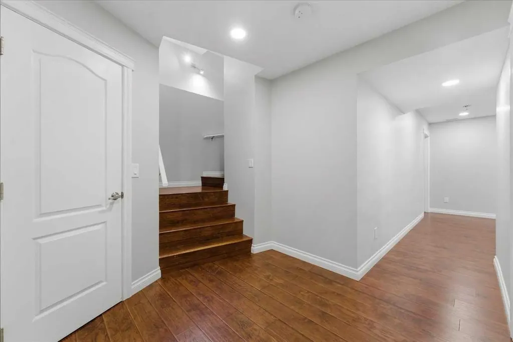 305 Evanston View NW Calgary AB T3P 1G2