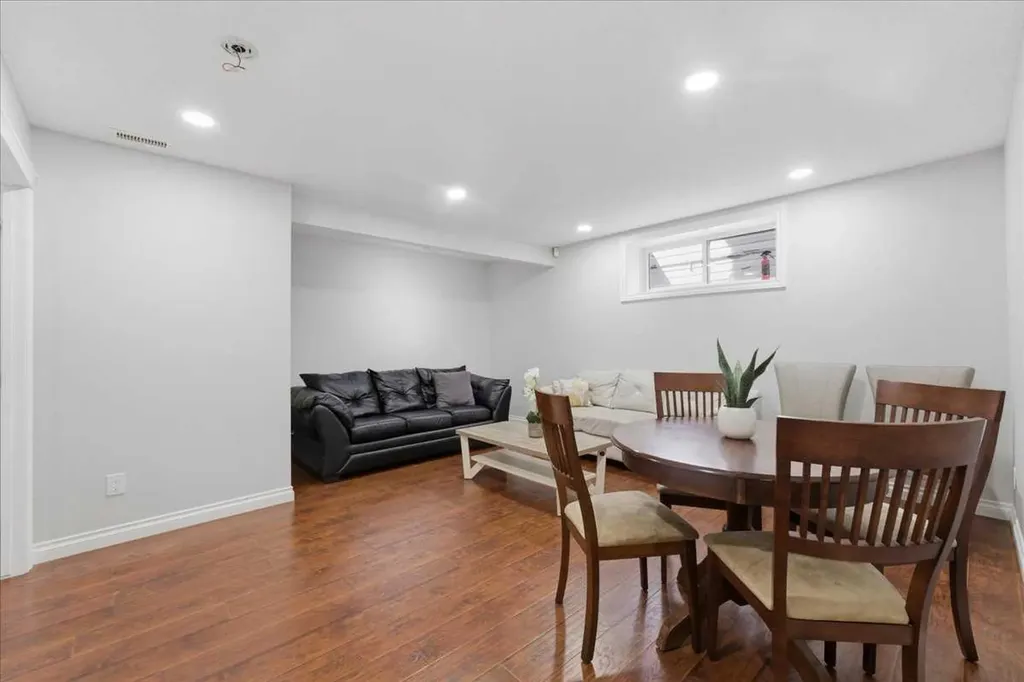 305 Evanston View NW Calgary AB T3P 1G2