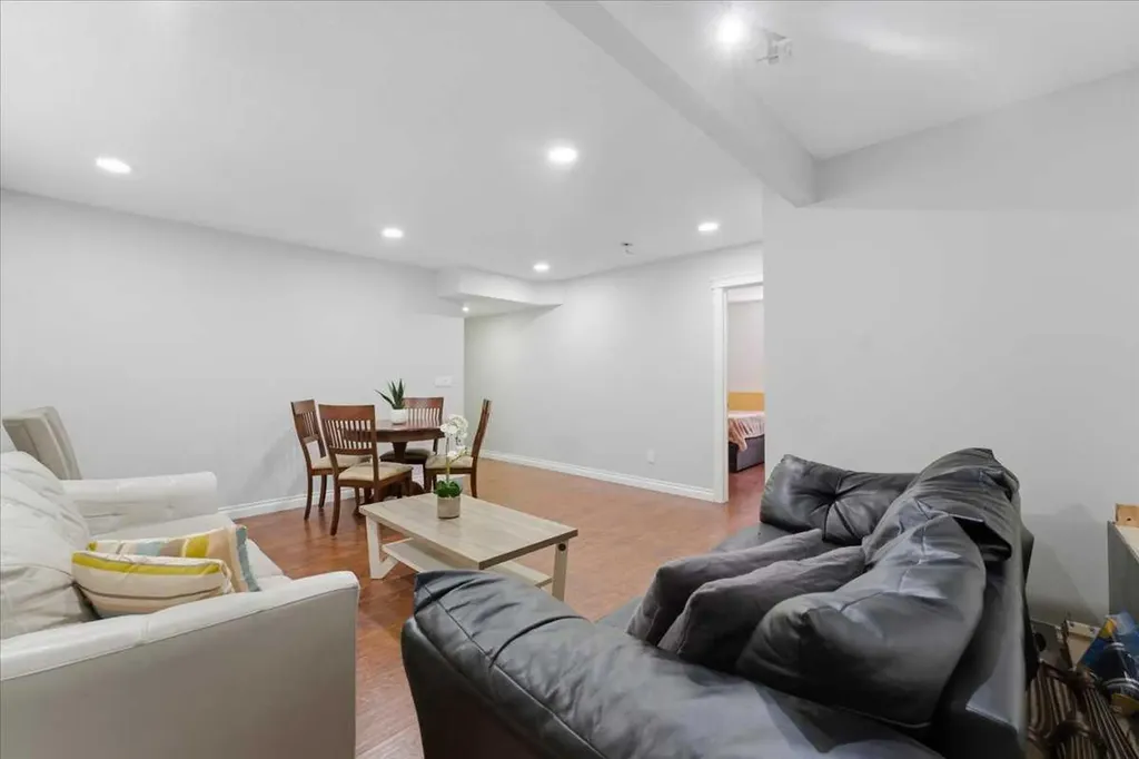 305 Evanston View NW Calgary AB T3P 1G2