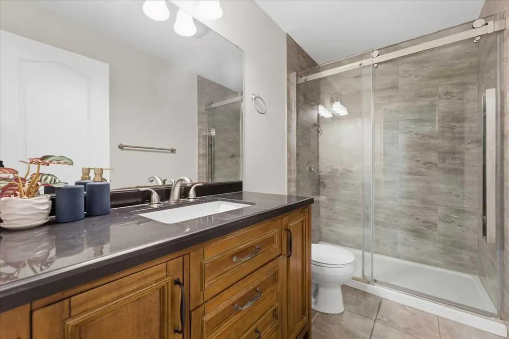 305 Evanston View NW Calgary AB T3P 1G2