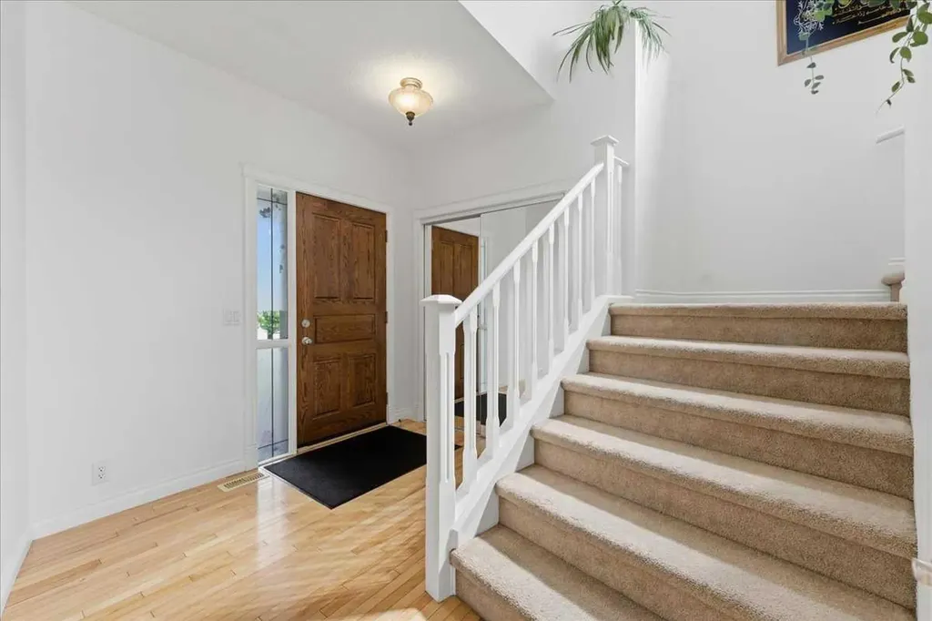 305 Evanston View NW Calgary AB T3P 1G2
