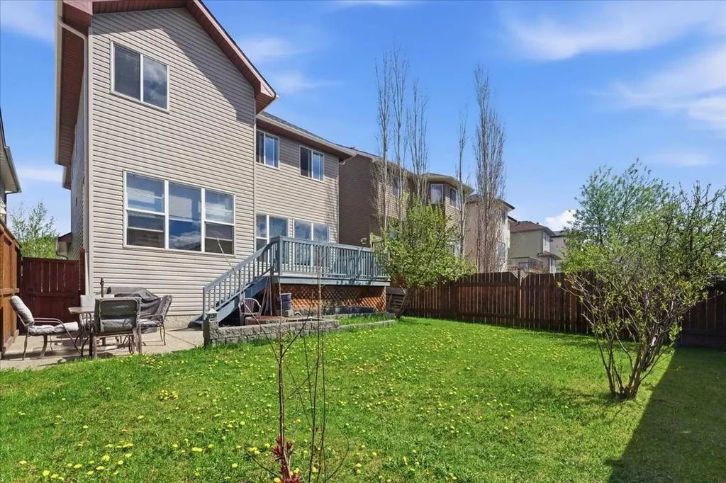 305 Evanston View NW Calgary AB T3P 1G2