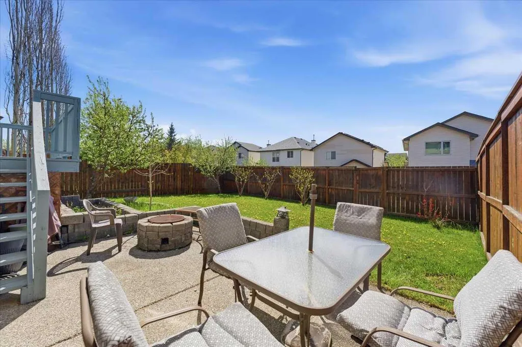305 Evanston View NW Calgary AB T3P 1G2