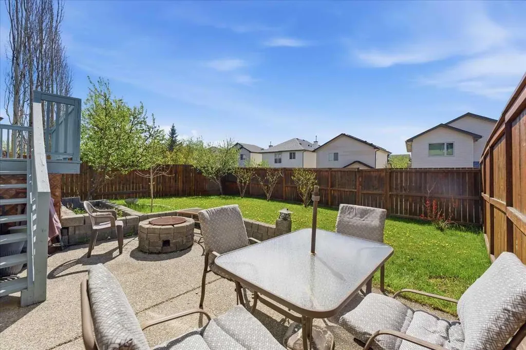 305 Evanston View NW Calgary AB T3P 1G2