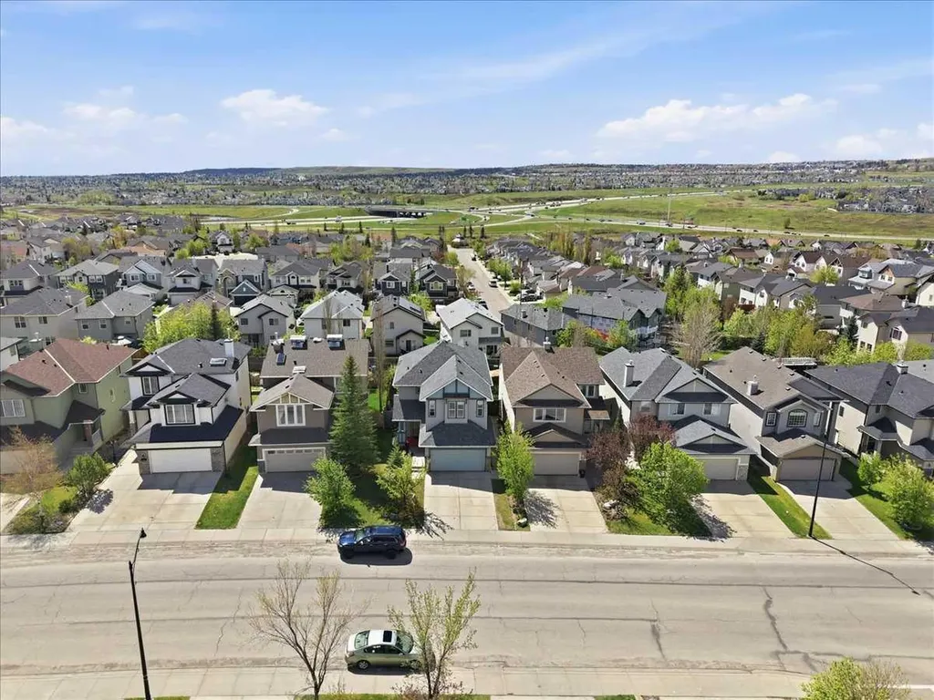 305 Evanston View NW Calgary AB T3P 1G2
