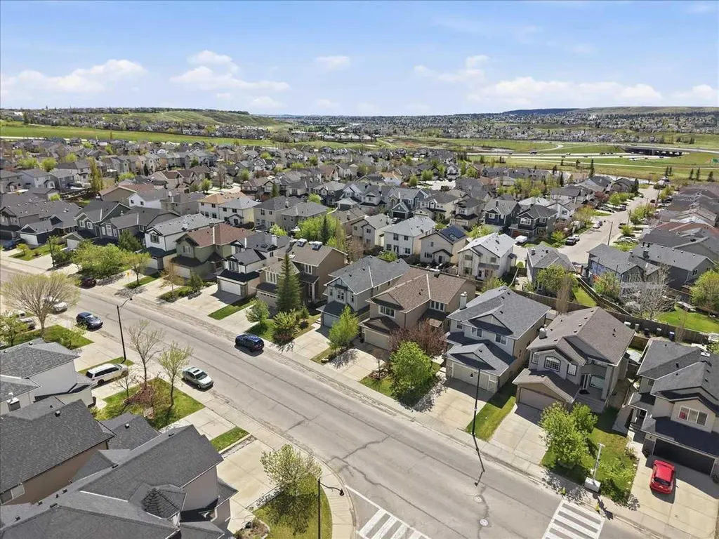 305 Evanston View NW Calgary AB T3P 1G2