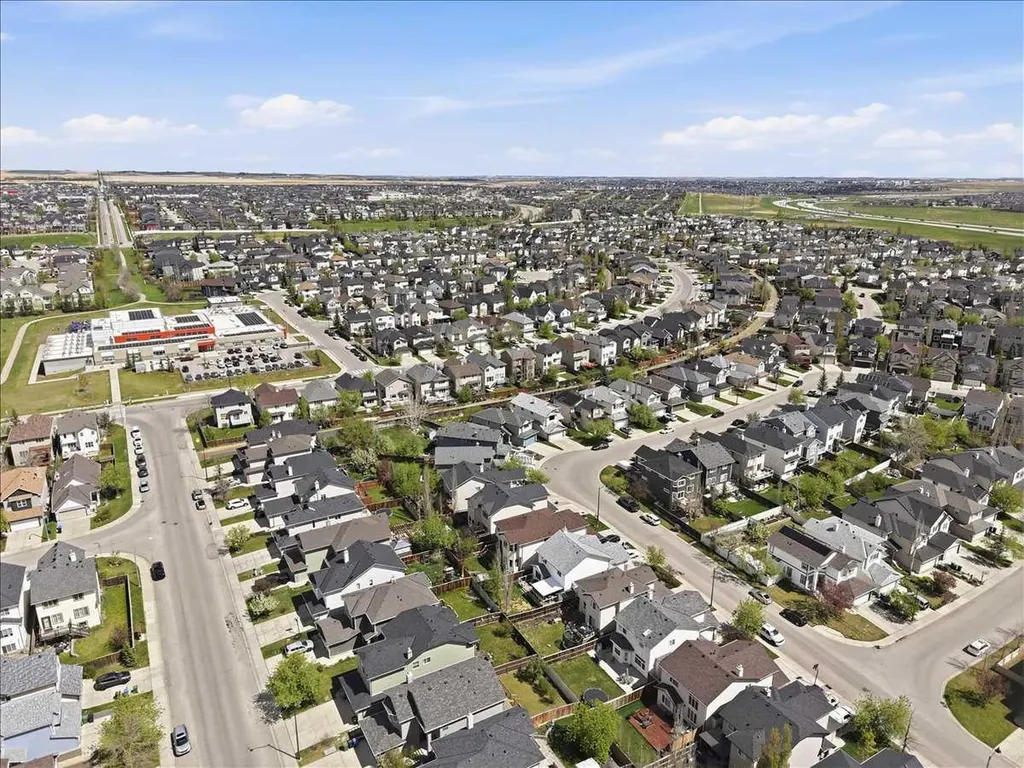 305 Evanston View NW Calgary AB T3P 1G2