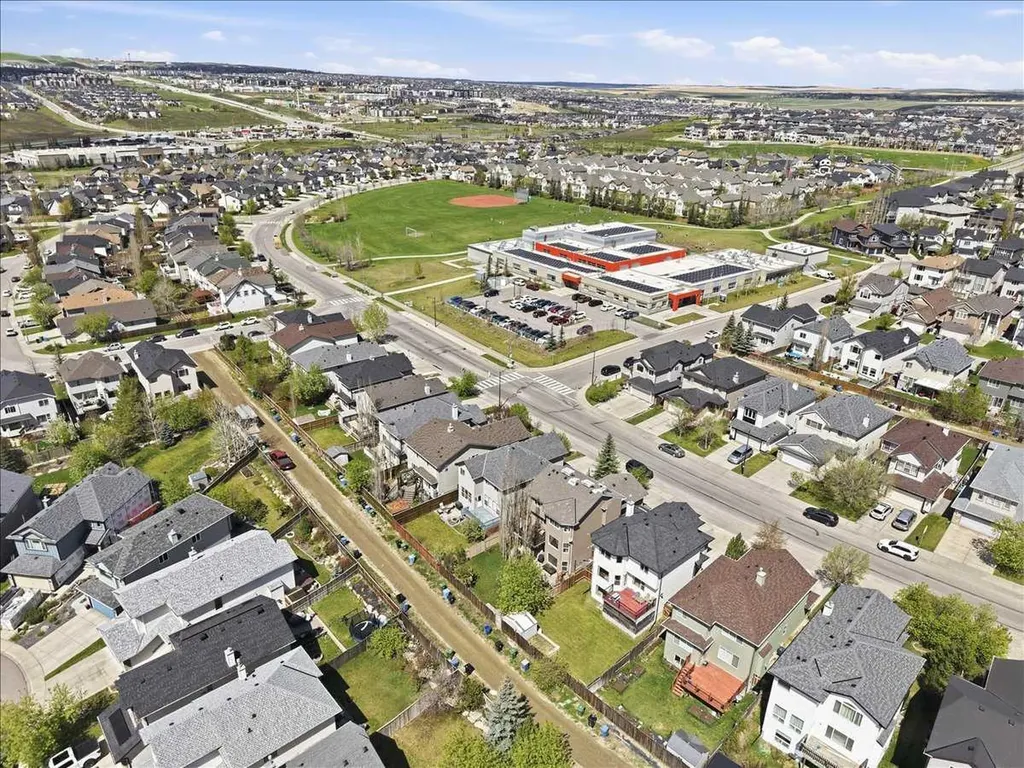 305 Evanston View NW Calgary AB T3P 1G2