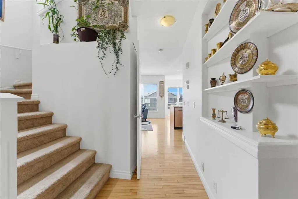 305 Evanston View NW Calgary AB T3P 1G2