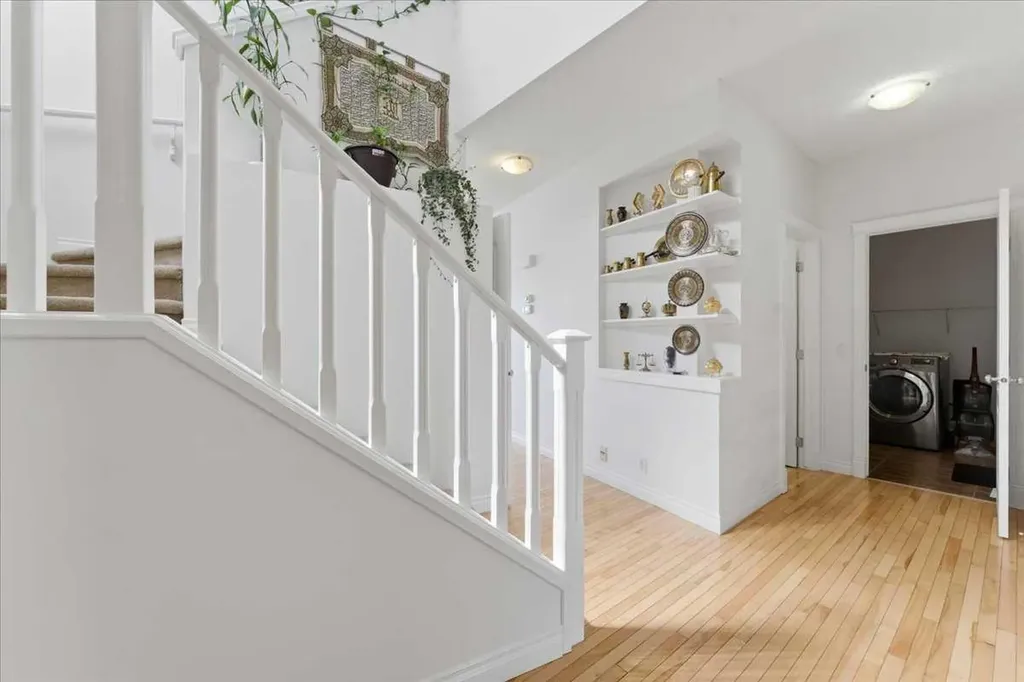 305 Evanston View NW Calgary AB T3P 1G2