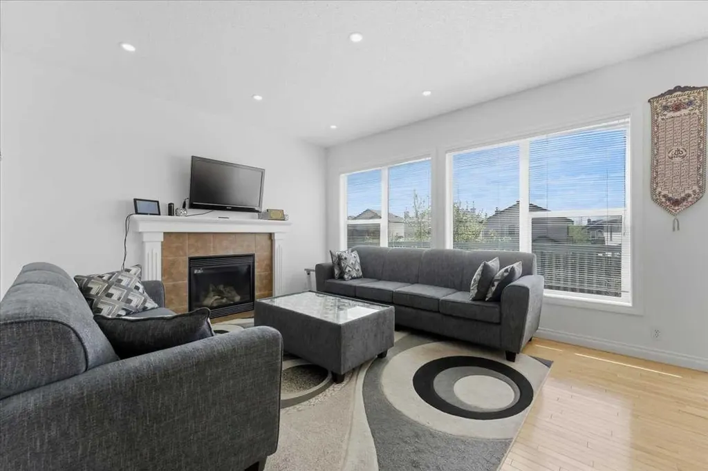 305 Evanston View NW Calgary AB T3P 1G2