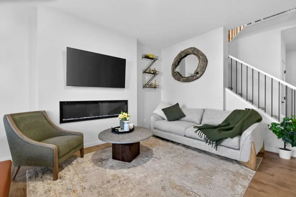 36 Royston Rise NW Calgary AB T3L 0J2