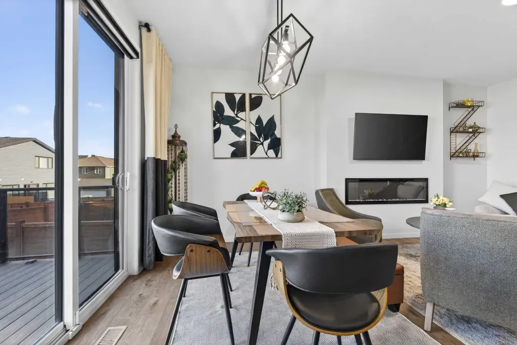 36 Royston Rise NW Calgary AB T3L 0J2