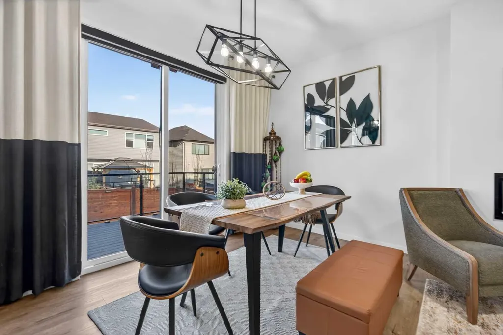 36 Royston Rise NW Calgary AB T3L 0J2