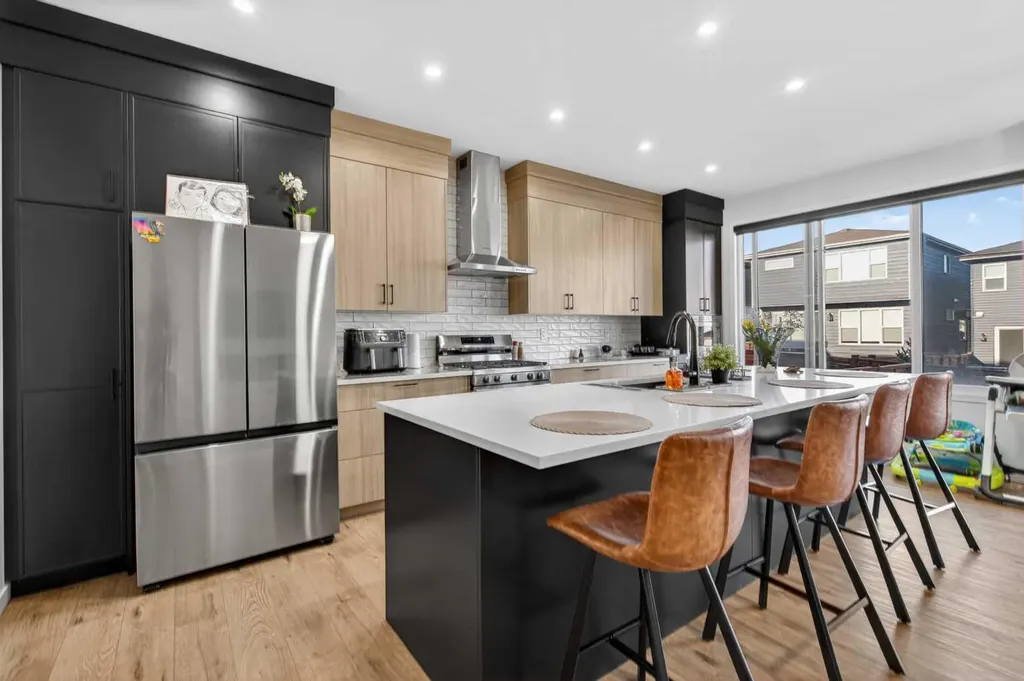 36 Royston Rise NW Calgary AB T3L 0J2