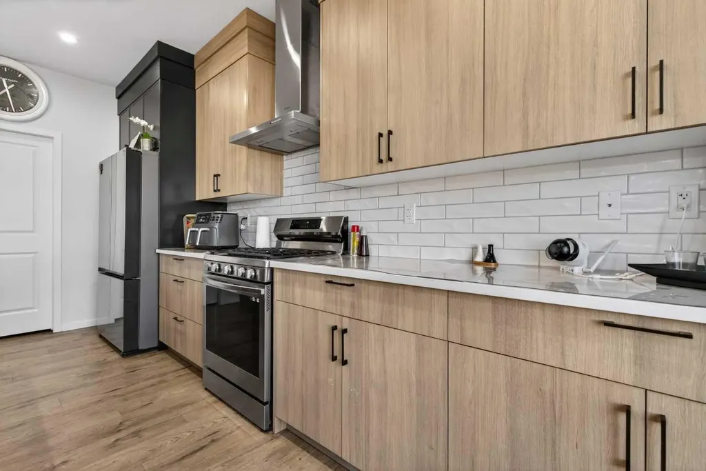 36 Royston Rise NW Calgary AB T3L 0J2